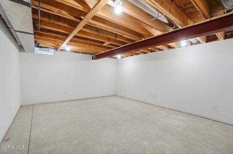 Tiny photo for 11 Hawthorne Crossing Xing, Perrysburg, OH 43551 (MLS # 10005677)