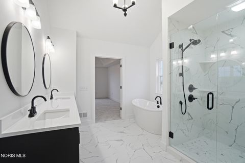 Tiny photo for 11 Hawthorne Crossing Xing, Perrysburg, OH 43551 (MLS # 10005677)