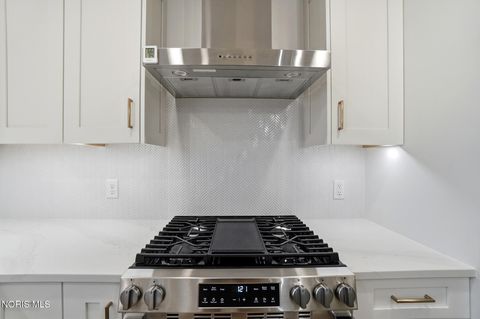 Tiny photo for 11 Hawthorne Crossing Xing, Perrysburg, OH 43551 (MLS # 10005677)