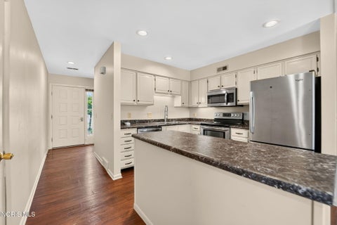 Tiny photo for 2540 W Village Drive, Toledo, OH 43614 (MLS # 10010660)