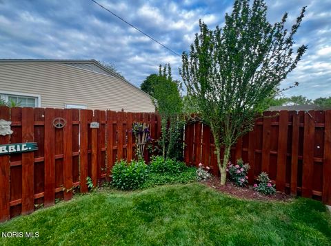 Tiny photo for 545 Dussel Drive, Maumee, OH 43537 (MLS # 10007329)