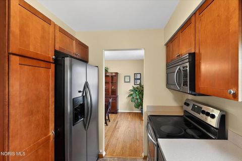 Tiny photo for 545 Dussel Drive, Maumee, OH 43537 (MLS # 10007329)