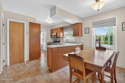 Tiny photo for 545 Dussel Drive, Maumee, OH 43537 (MLS # 10007329)