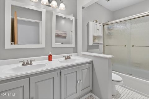 Tiny photo for 545 Dussel Drive, Maumee, OH 43537 (MLS # 10007329)
