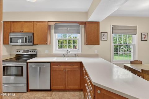 Tiny photo for 545 Dussel Drive, Maumee, OH 43537 (MLS # 10007329)