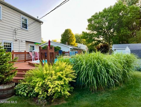 Tiny photo for 545 Dussel Drive, Maumee, OH 43537 (MLS # 10007329)
