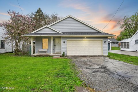 Photo of 832 Anderson Street, Northwood, OH 43619 (MLS # 10006549)