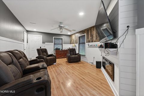 Tiny photo for 832 Anderson Street, Northwood, OH 43619 (MLS # 10006549)