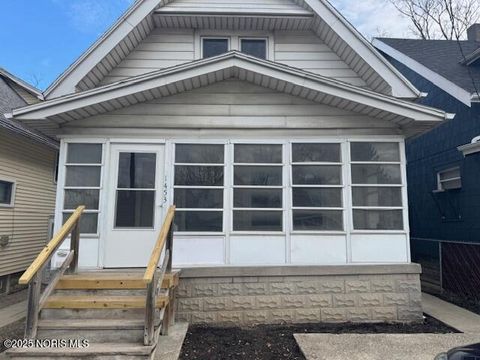 Photo of 1453 Oak Street, Toledo, OH 43605 (MLS # 10002305)