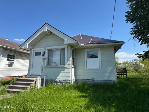 Photo of 1944 N Michigan Street, Toledo, OH 43611 (MLS # 10008007)