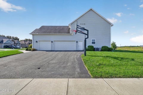 Tiny photo for 5565 Waterbrook Court, Sylvania, OH 43560 (MLS # 10012314)