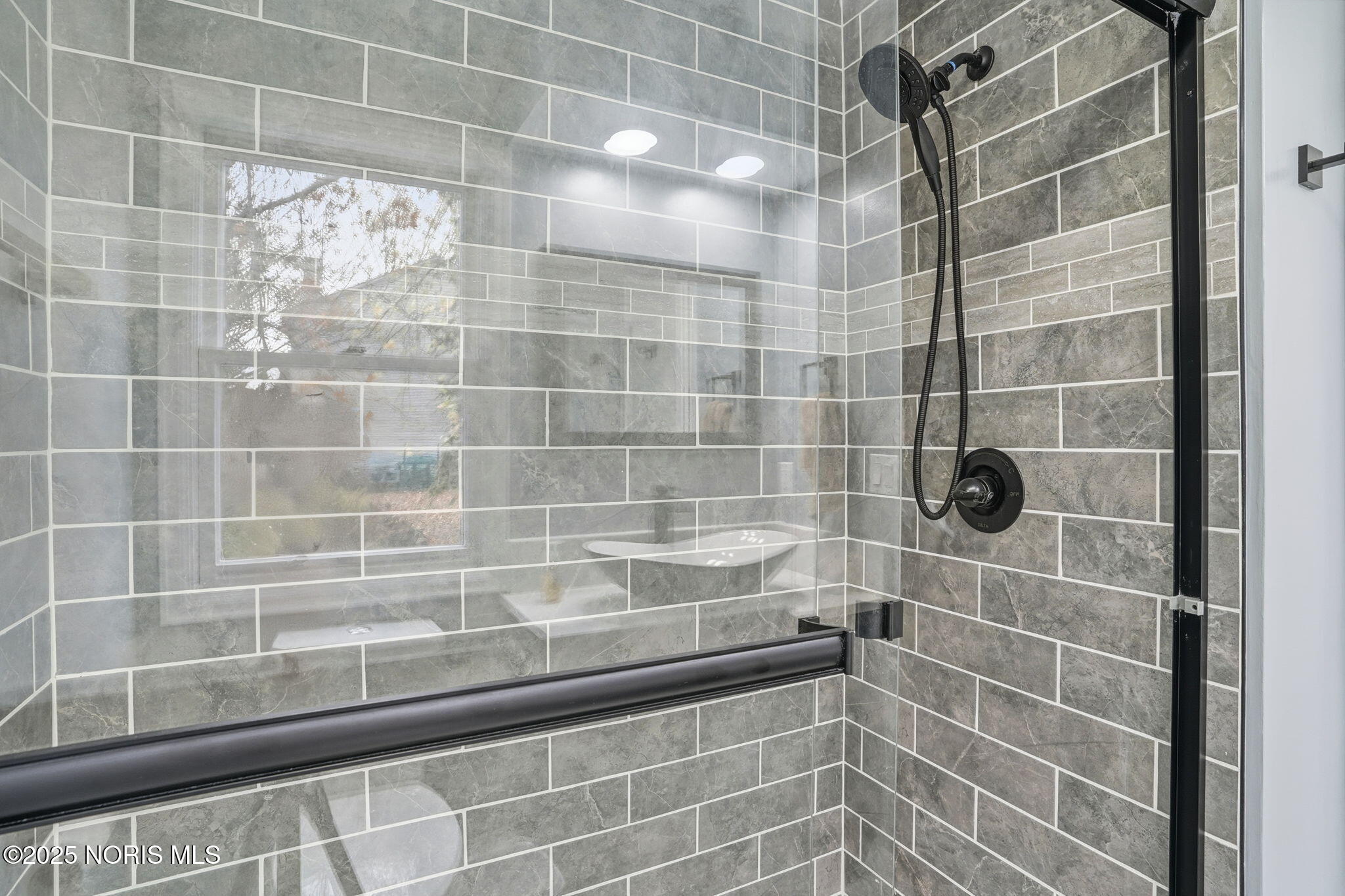 Perrysburg, Ohio 43551, United States, 5 Bedrooms Bedrooms, ,3 BathroomsBathrooms,Residential,Active,174095