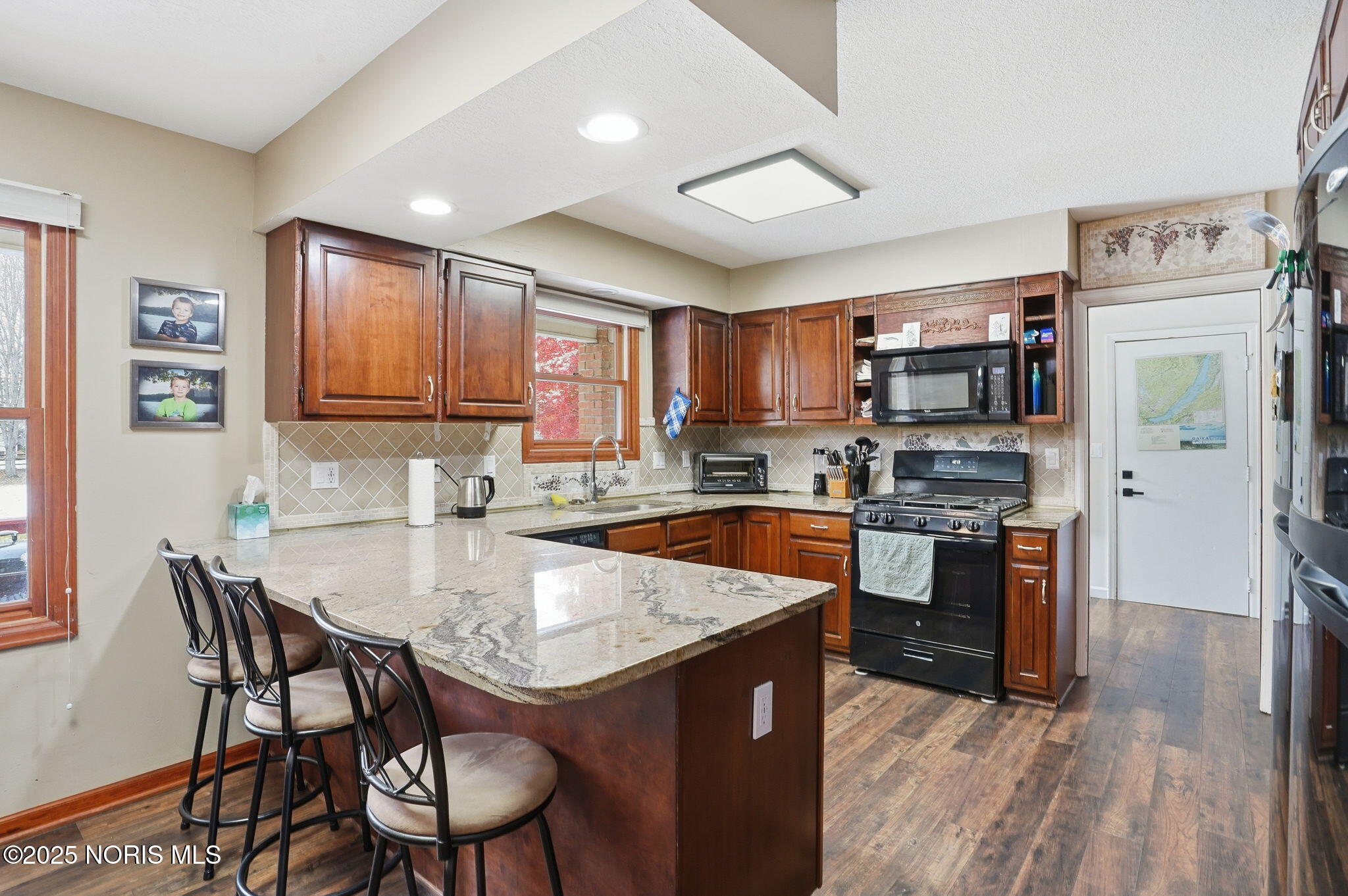 Perrysburg, Ohio 43551, United States, 5 Bedrooms Bedrooms, ,3 BathroomsBathrooms,Residential,Active,174095