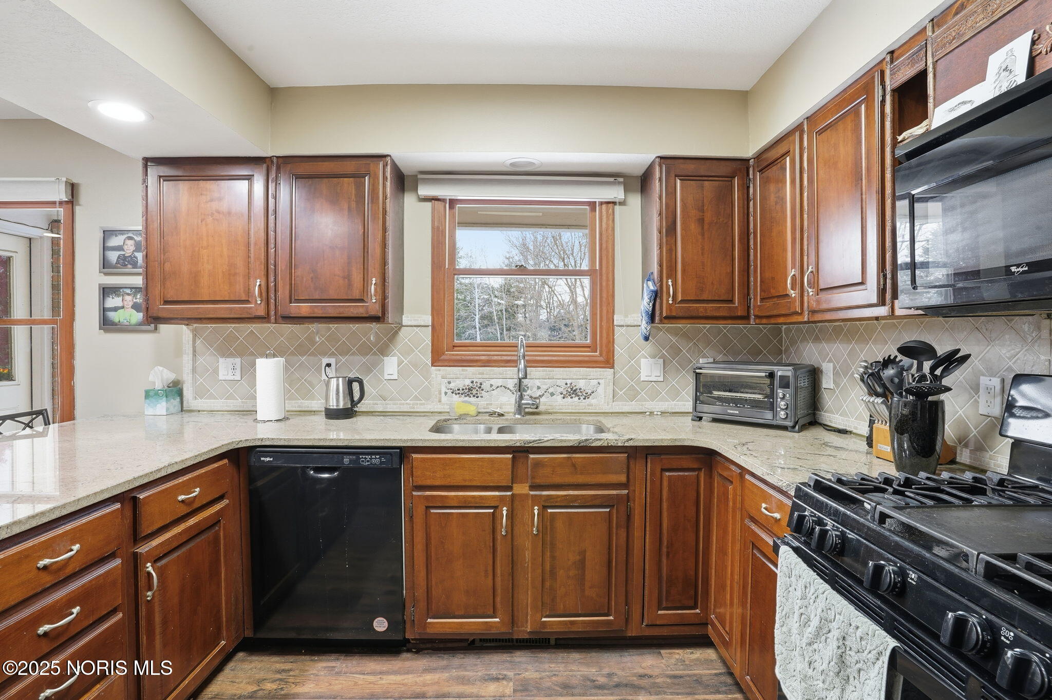 Perrysburg, Ohio 43551, United States, 5 Bedrooms Bedrooms, ,3 BathroomsBathrooms,Residential,Active,174095