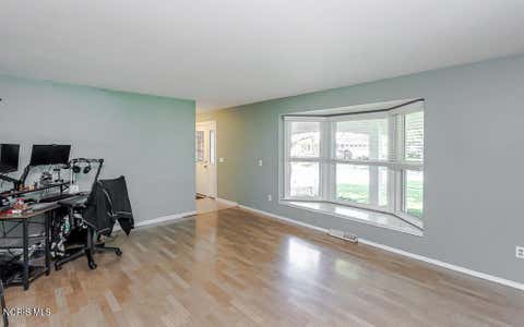 Tiny photo for 888 Bexley Drive, Perrysburg, OH 43551 (MLS # 10010062)