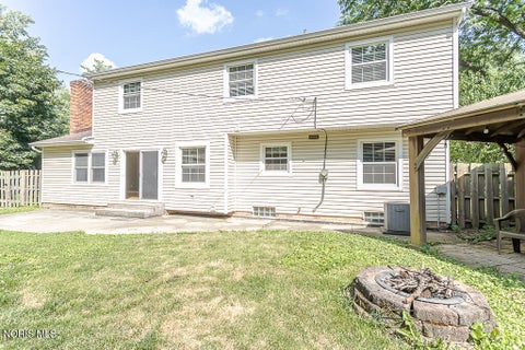 Tiny photo for 888 Bexley Drive, Perrysburg, OH 43551 (MLS # 10010062)