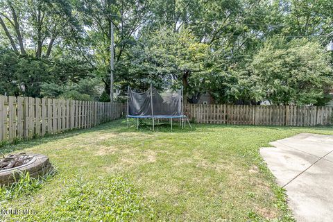 Tiny photo for 888 Bexley Drive, Perrysburg, OH 43551 (MLS # 10010062)