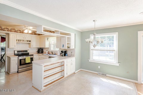 Tiny photo for 888 Bexley Drive, Perrysburg, OH 43551 (MLS # 10010062)