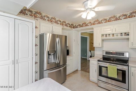 Tiny photo for 888 Bexley Drive, Perrysburg, OH 43551 (MLS # 10010062)