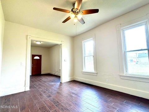 Tiny photo for 965 Curtis Street, Toledo, OH 43609 (MLS # 10011180)