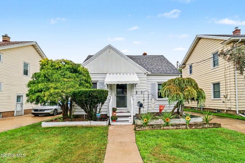 Photo of 130 Helen Drive, Rossford, OH 43460 (MLS # 10013567)