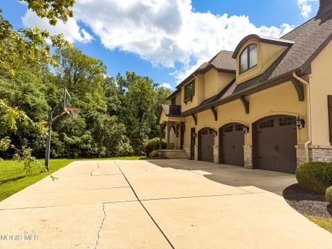 Tiny photo for 8439 Aarons Wood Court, Sylvania, OH 43560 (MLS # 10013182)