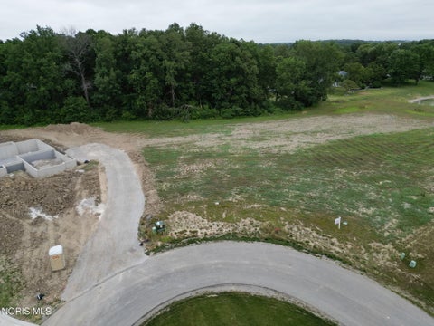 Tiny photo for 135 Coach House Loop, Bowling Green, OH 43402 (MLS # 10010837)