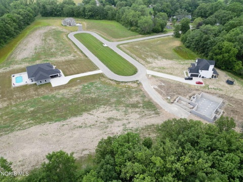 Tiny photo for 135 Coach House Loop, Bowling Green, OH 43402 (MLS # 10010837)