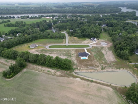 Tiny photo for 135 Coach House Loop, Bowling Green, OH 43402 (MLS # 10010837)