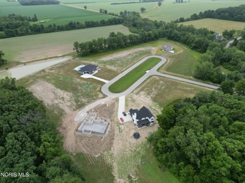 Tiny photo for 135 Coach House Loop, Bowling Green, OH 43402 (MLS # 10010837)
