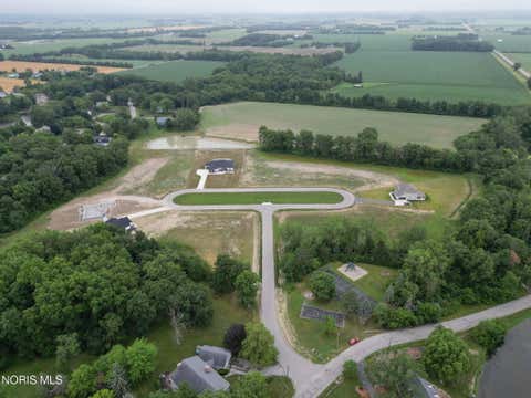 Photo of 135 Coach House Loop, Bowling Green, OH 43402 (MLS # 10010837)
