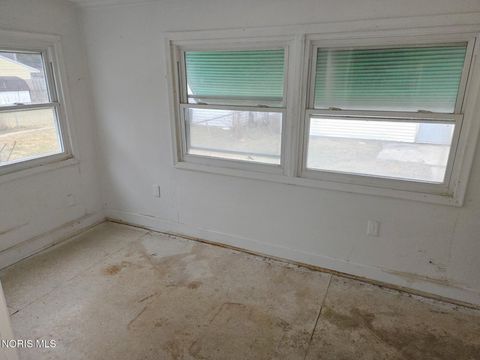 Tiny photo for 328 White Street, Toledo, OH 43605 (MLS # 10006369)