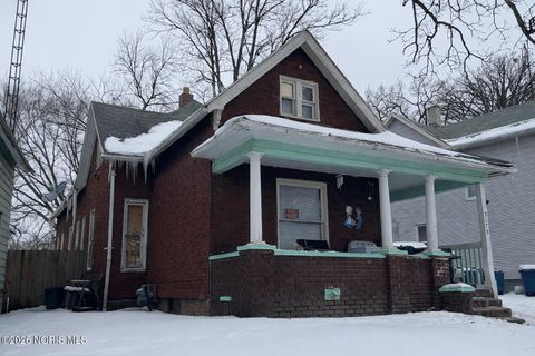 Photo of 2170 Broadway Street, Toledo, OH 43609 (MLS # 10003446)
