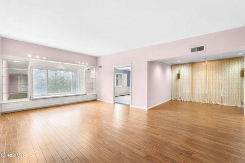 Tiny photo for 4343 W Bancroft Street #Apt 4g, Ottawa Hills, OH 43615 (MLS # 10007142)
