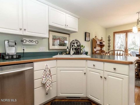 Tiny photo for 532 Georgetown Drive, Oregon, OH 43616 (MLS # 10005568)