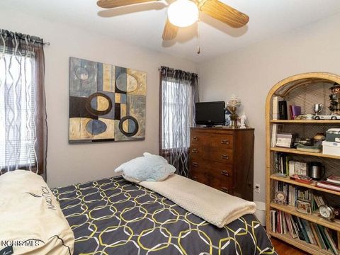 Tiny photo for 532 Georgetown Drive, Oregon, OH 43616 (MLS # 10005568)