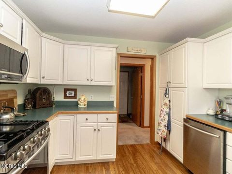 Tiny photo for 532 Georgetown Drive, Oregon, OH 43616 (MLS # 10005568)