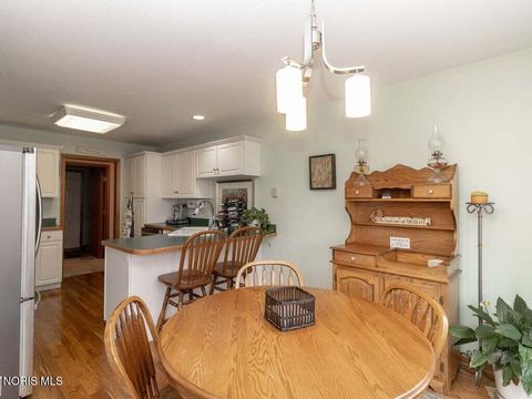 Tiny photo for 532 Georgetown Drive, Oregon, OH 43616 (MLS # 10005568)