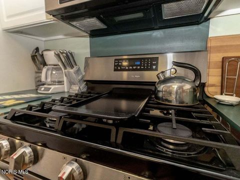 Tiny photo for 532 Georgetown Drive, Oregon, OH 43616 (MLS # 10005568)