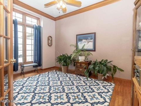 Tiny photo for 532 Georgetown Drive, Oregon, OH 43616 (MLS # 10005568)