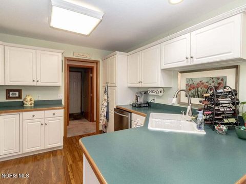 Tiny photo for 532 Georgetown Drive, Oregon, OH 43616 (MLS # 10005568)