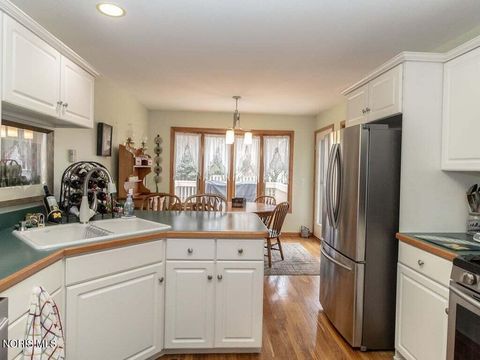 Tiny photo for 532 Georgetown Drive, Oregon, OH 43616 (MLS # 10005568)