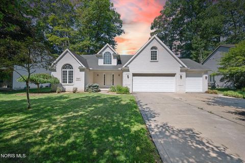 Homes For Sale - 2124 Mcintosh Drive<br/> Holland, OH 43528