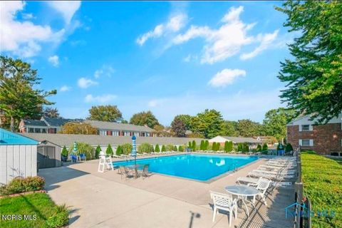 Tiny photo for 6563 Kingsbridge Drive # 18, Sylvania, OH 43560 (MLS # 10005264)