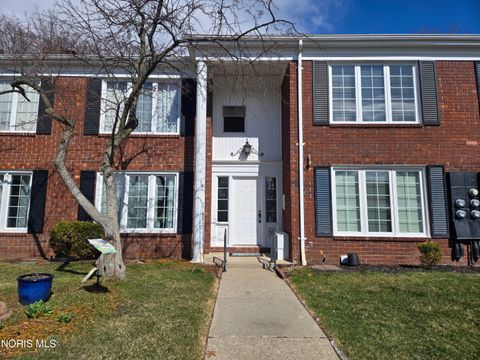 Tiny photo for 6563 Kingsbridge Drive # 18, Sylvania, OH 43560 (MLS # 10005264)