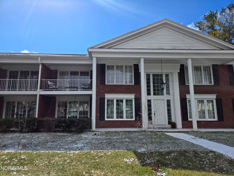 Photo of 6563 Kingsbridge Drive # 18, Sylvania, OH 43560 (MLS # 10005264)