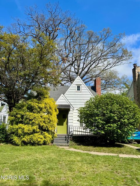 Photo of 3536 Wyckliffe Parkway, Toledo, OH 43606 (MLS # 10006874)