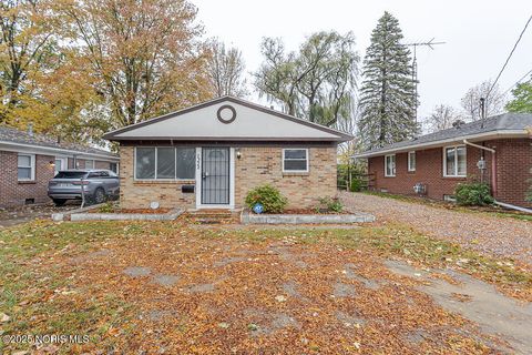 Tiny photo for 2332 Airline Avenue, Toledo, OH 43609 (MLS # 10000893)