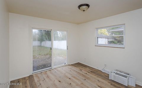 Tiny photo for 2332 Airline Avenue, Toledo, OH 43609 (MLS # 10000893)