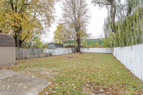 Tiny photo for 2332 Airline Avenue, Toledo, OH 43609 (MLS # 10000893)